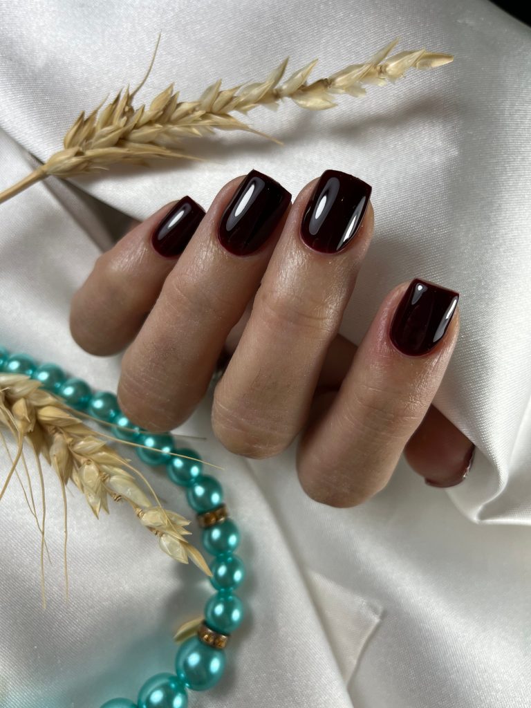 کاشت ناخن مربع در اصفهان